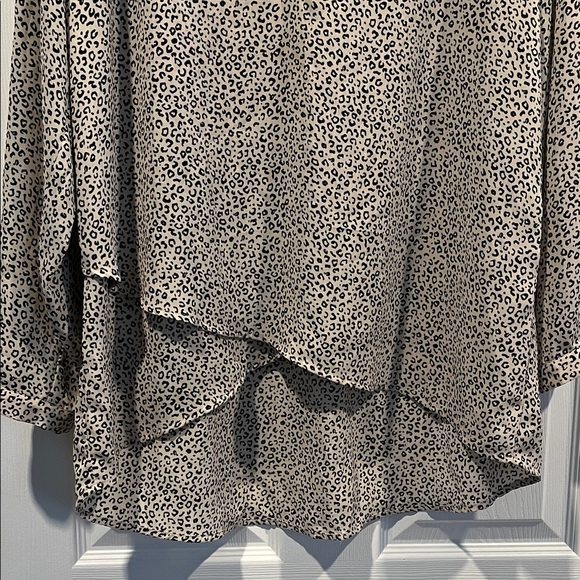 Chelsea & Theodore Black and Cream Speckled Blouse lagenlook, work or office. - Picture 4 of 13